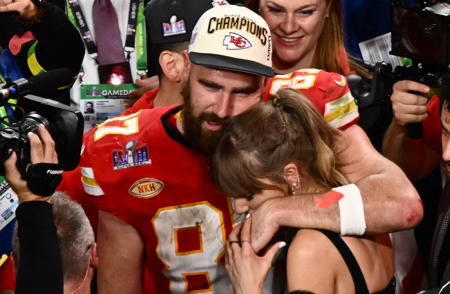 Travis Kelce hugging Taylor Swift