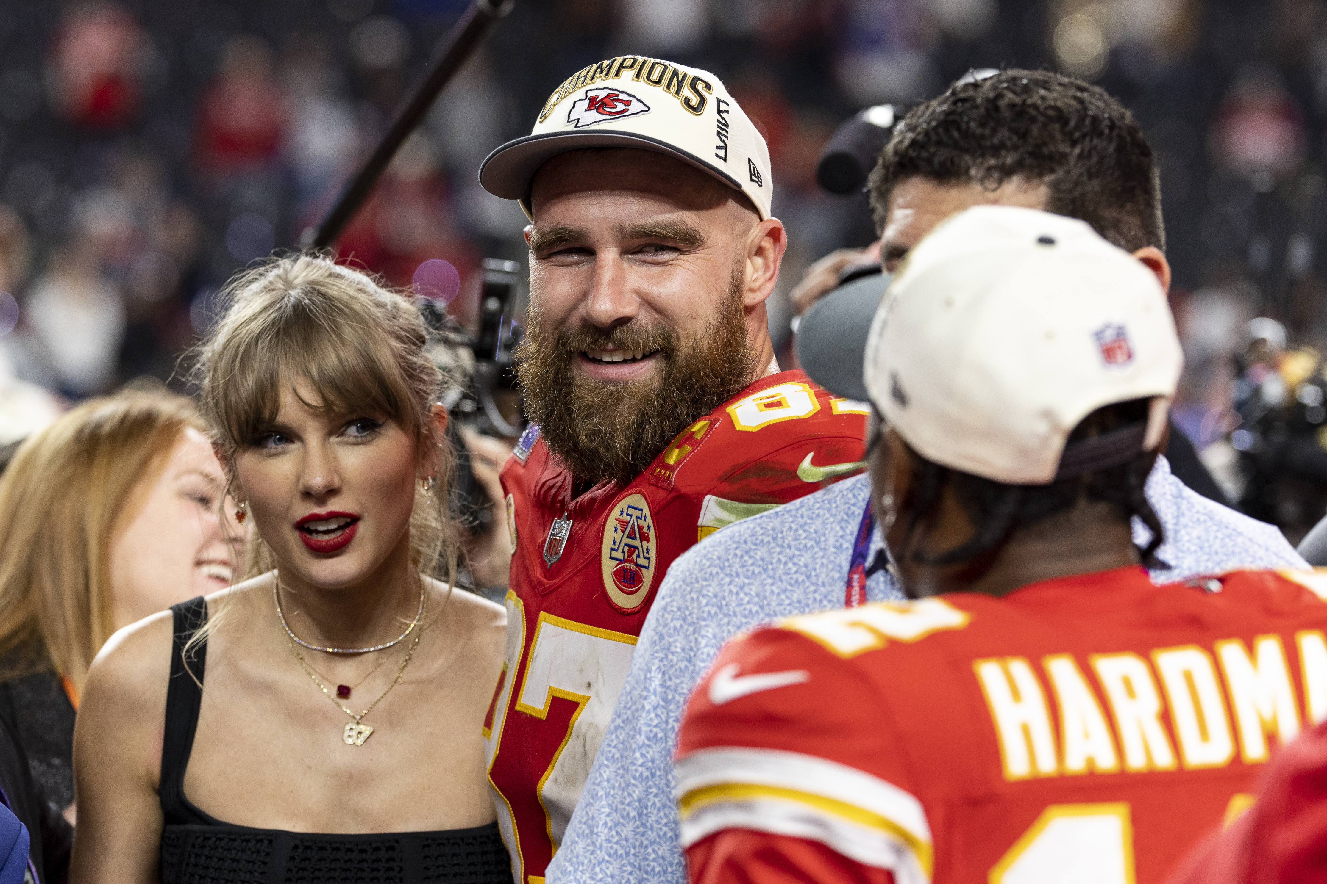 Taylor Swift and Travis Kelce posing together 